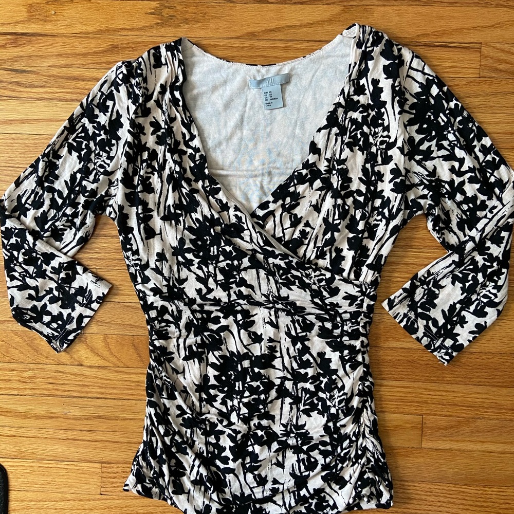 H&M Deep Vneck blouse